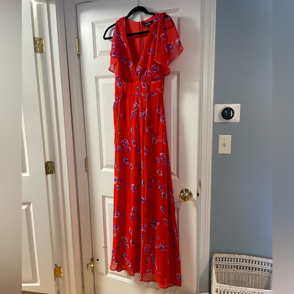 Lulu’s red floral print flutter sleeve maxi dress. Size S